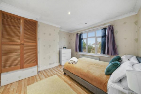 Beautiful west park house in Maidstone for 7 people 3 bedroom house